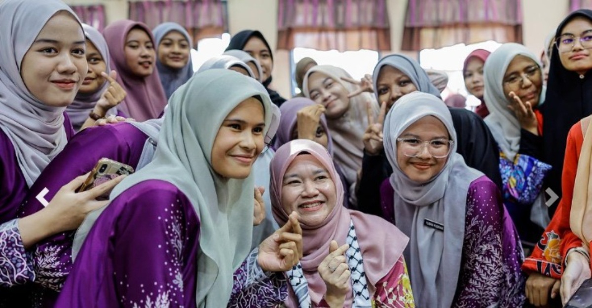 tingkatan enam kedua fadhlina