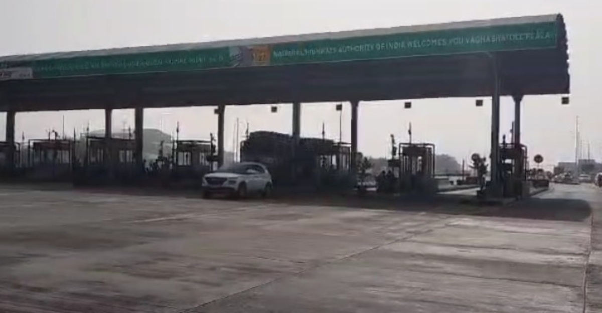 lelaki plaza tol palsu tipu kerajaan