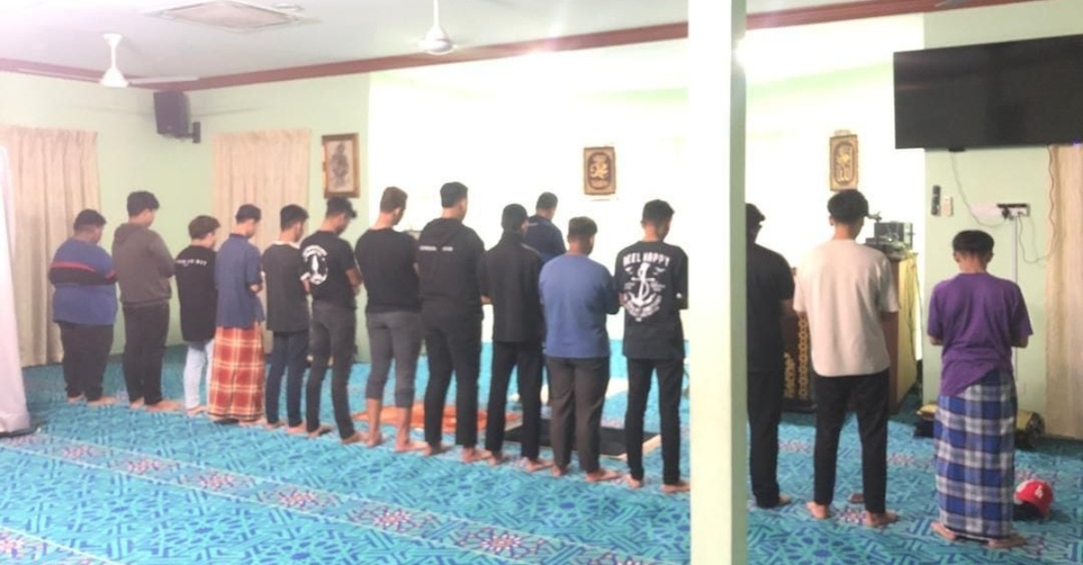 polis remaja solat subuh