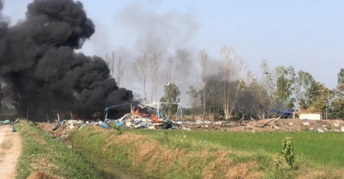 Kilang bunga api meletup
