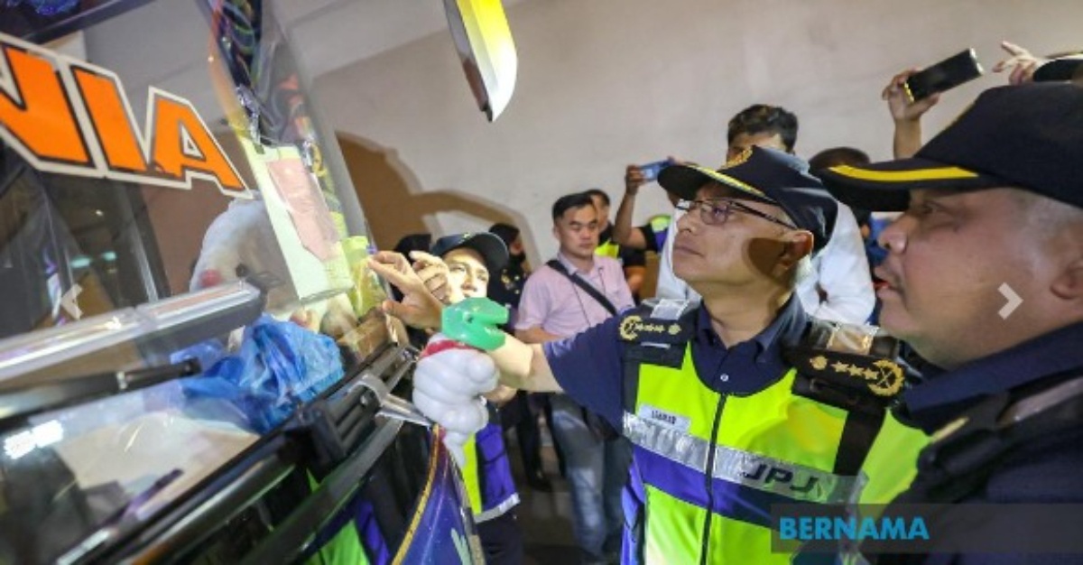 bas ekspres jalan raya