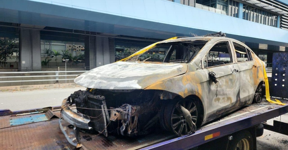 P-Hailing Bakar Kereta Polis