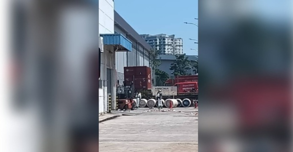 pekerja kilang gas ammonia