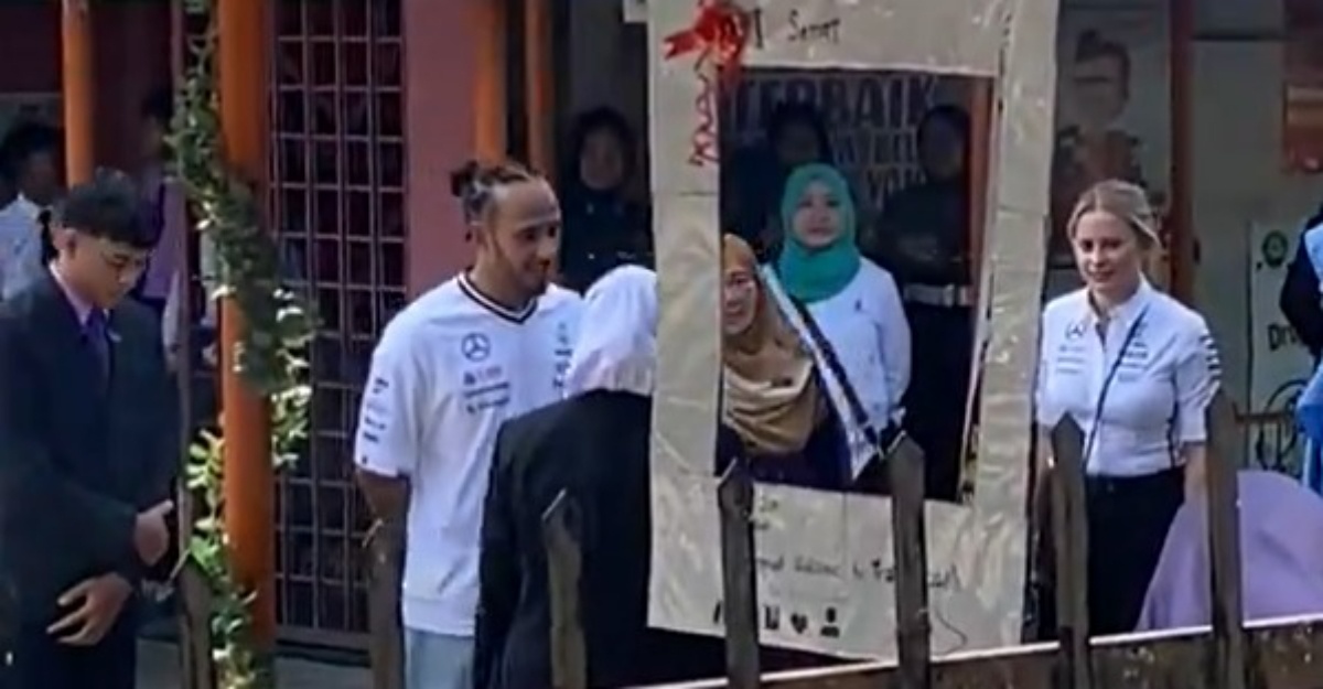 Lewis Hamilton Singgah
