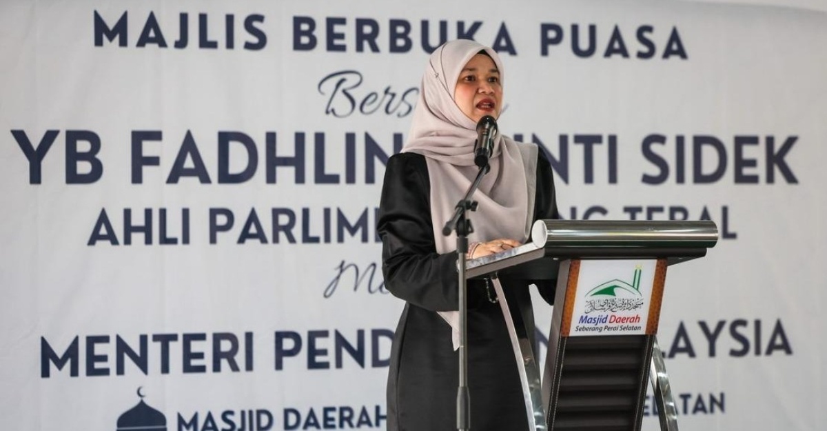kpm warden bukan guru