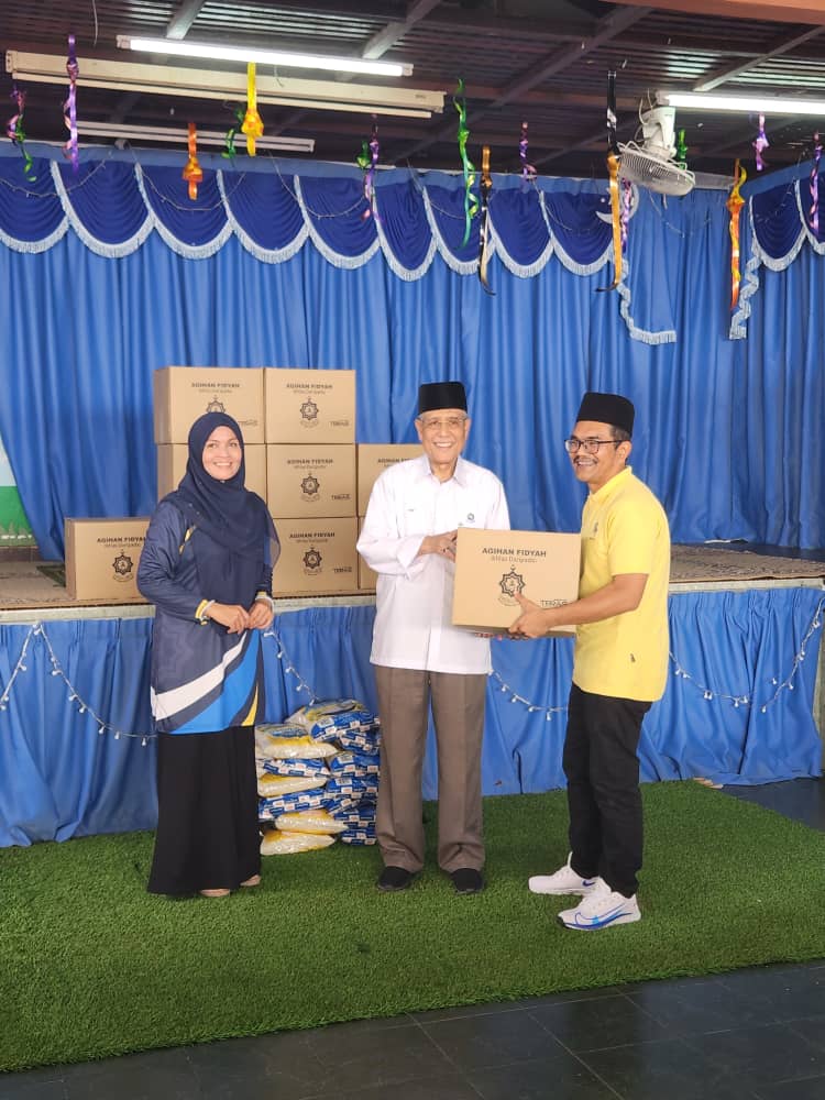 mais anak yatim duit raya