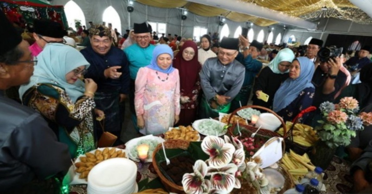 warga emas dipukul