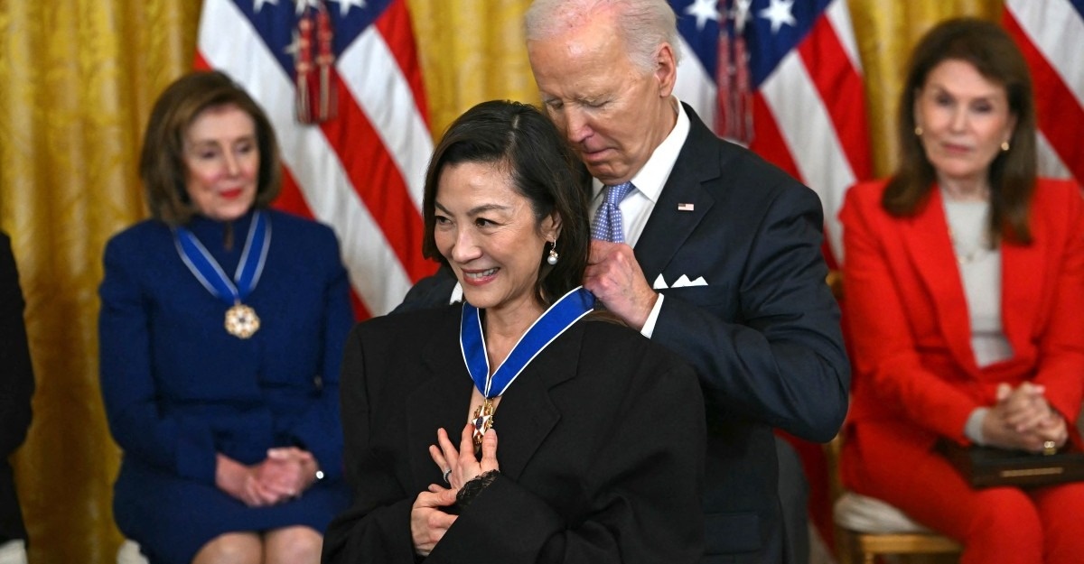 michelle yeoh pingat kebebasan