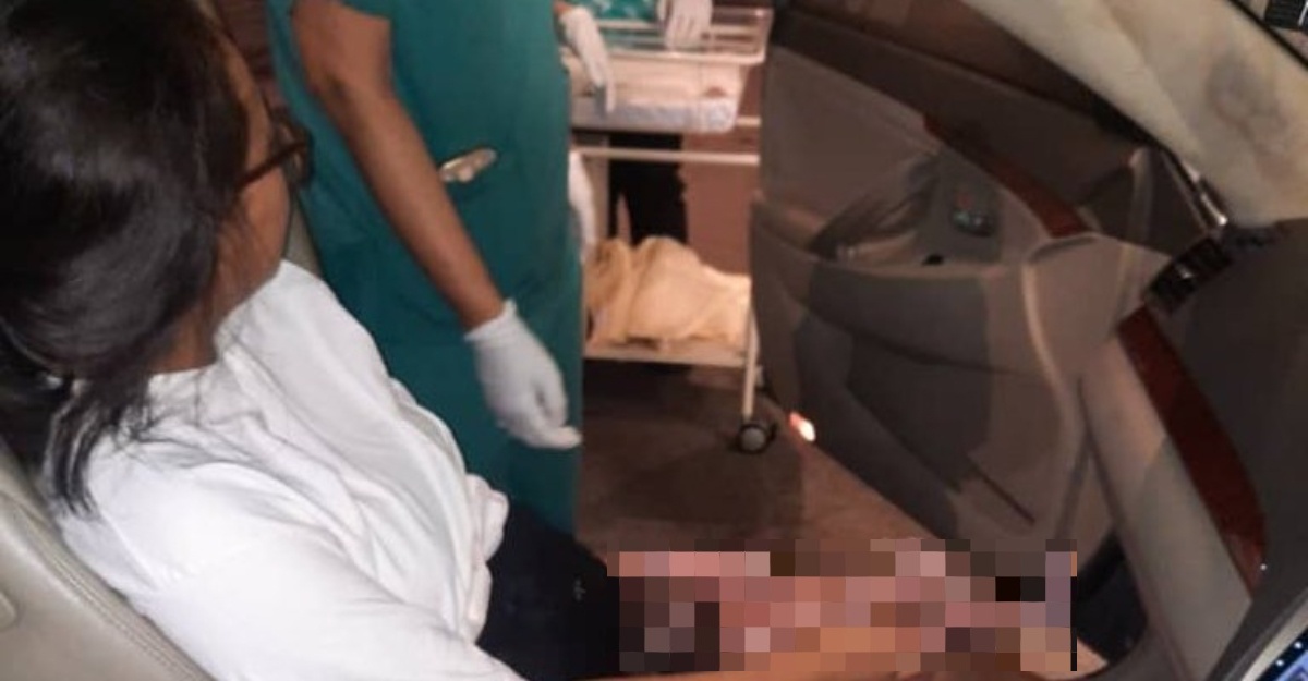 wanita lahirkan anak dalam kereta