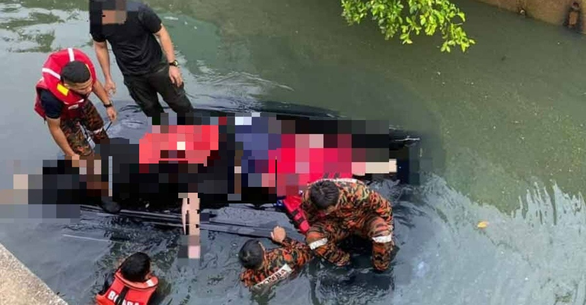 Tiga Maut alphard terbabas parit