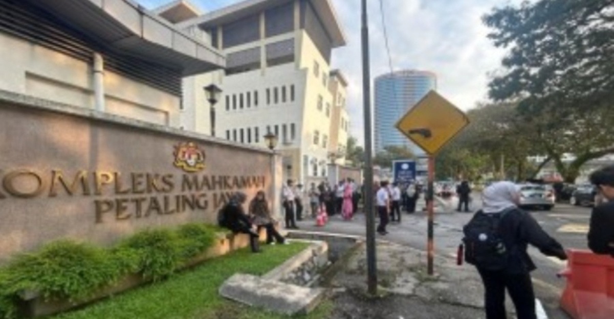 ibu bapa zayn didakwa