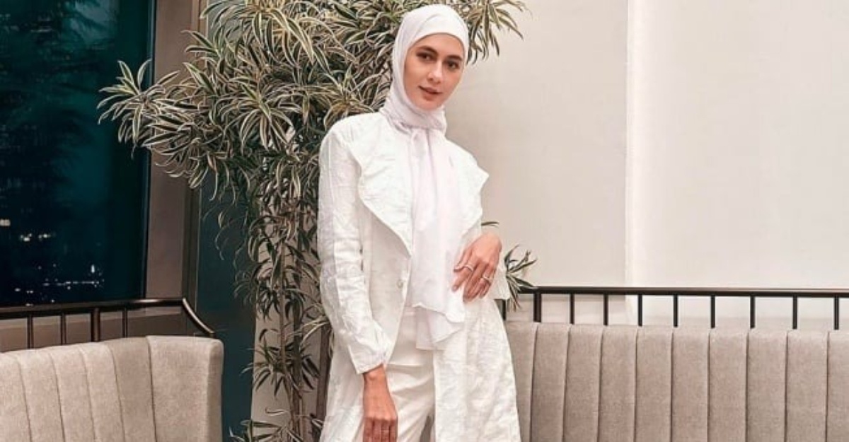 Paula Verhoeven berhijab