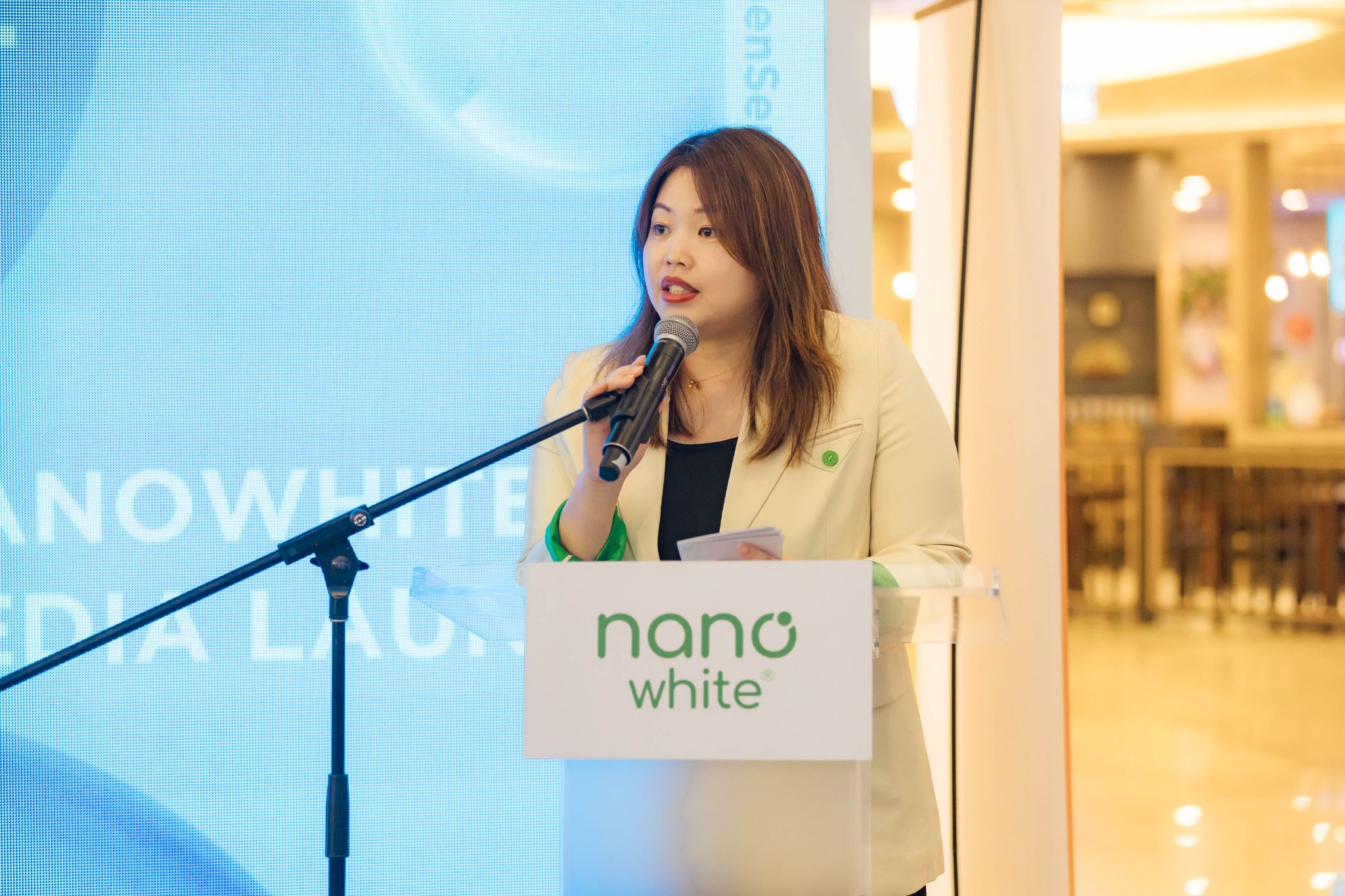nanowhite
