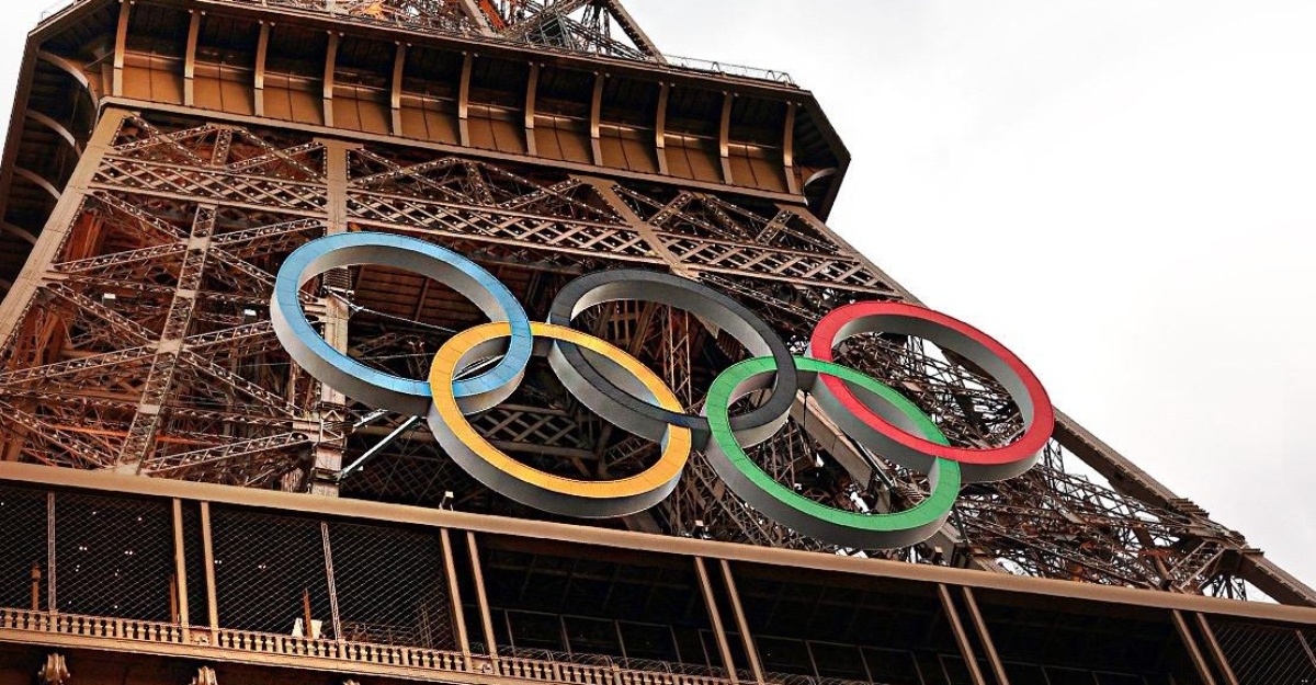 Perenang Olimpik menara eiffel