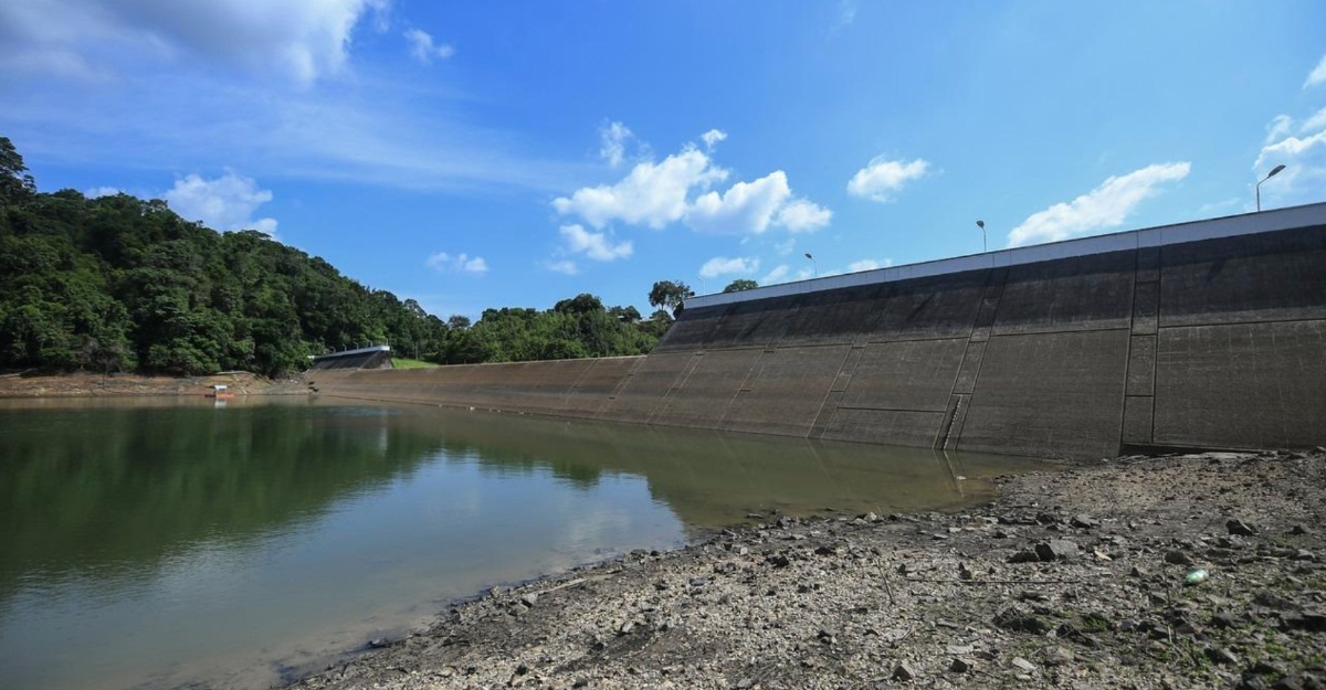 tiga empangan paras bahaya