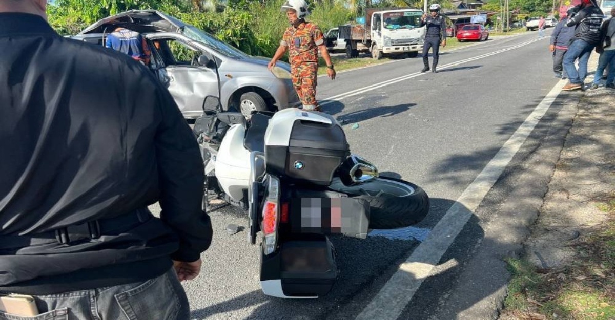 dua maut motosikal rempuh kereta