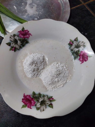 tepung beras dan santan pekat