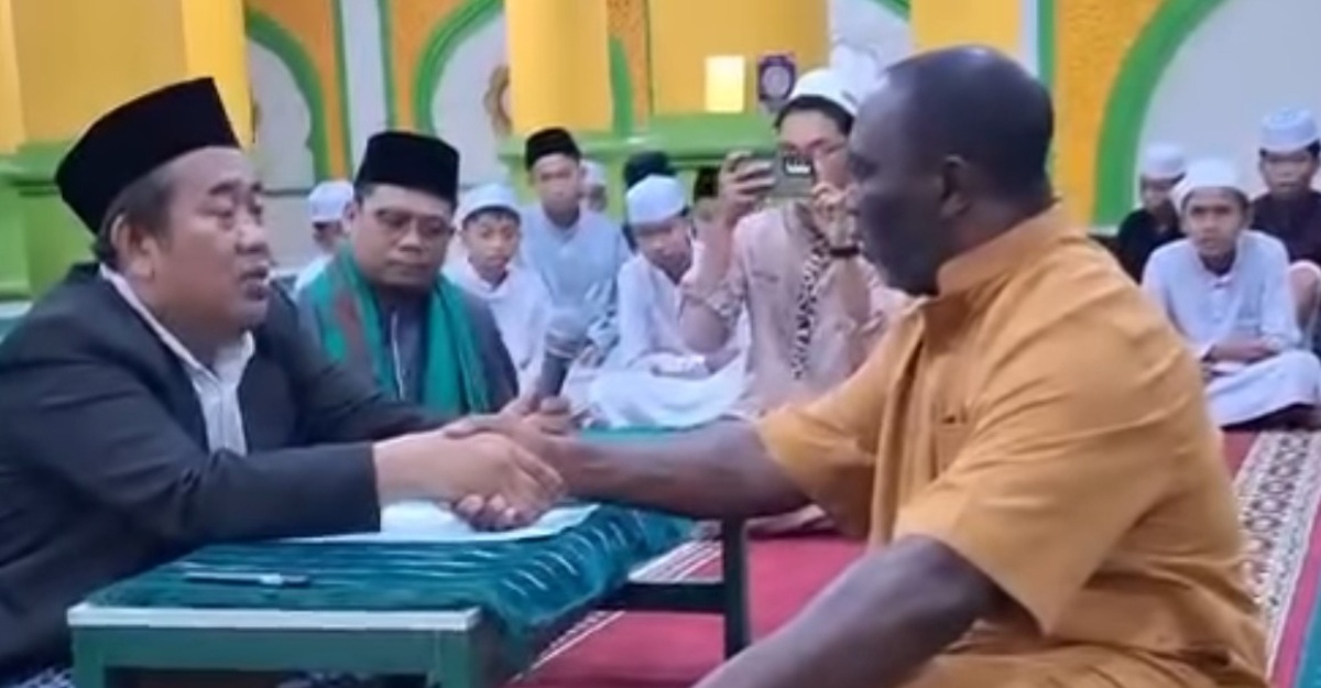 Jurulatih Pulau Pinang Peluk Islam