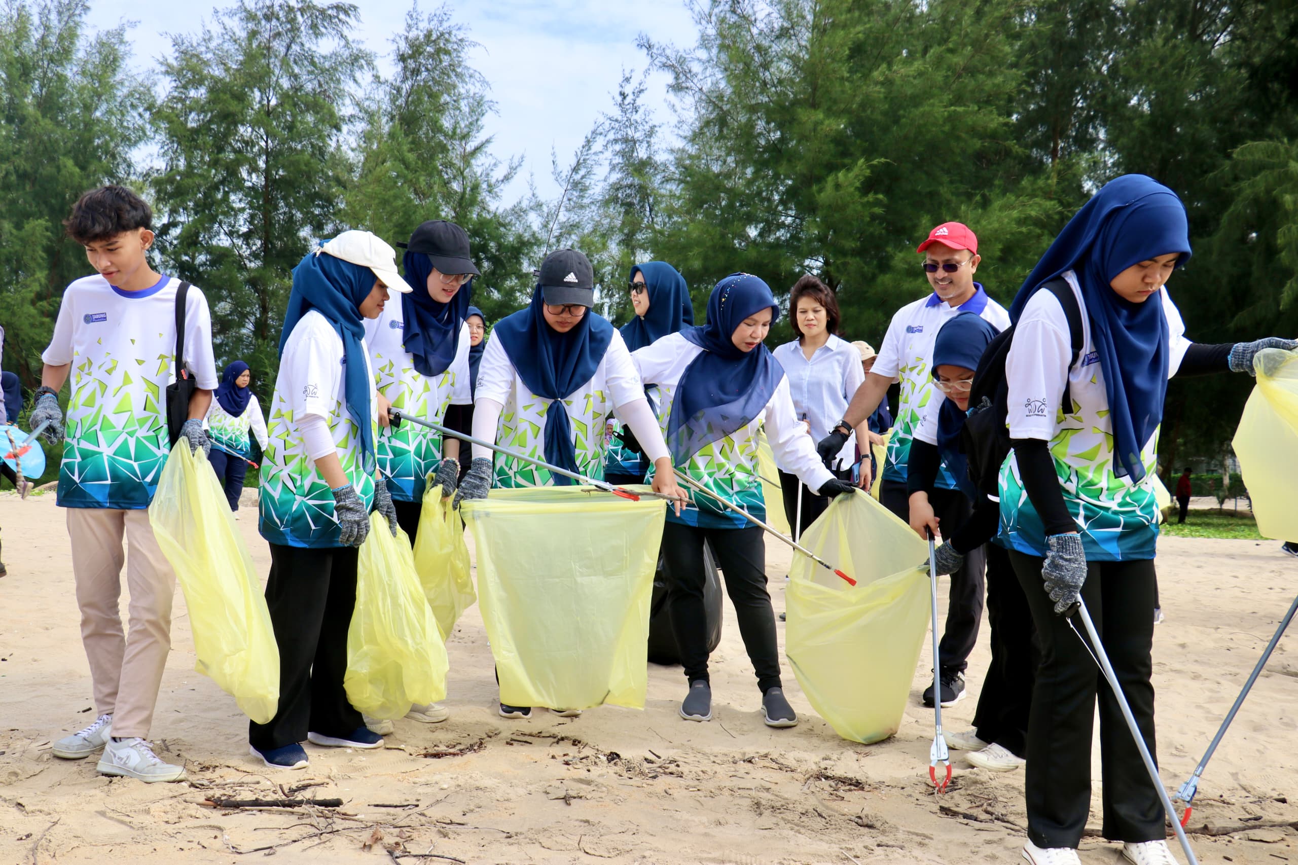program beach cleaning