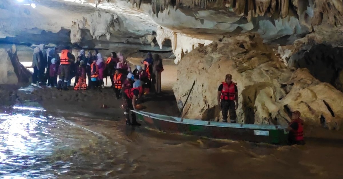 terperangkap kepala air dabong