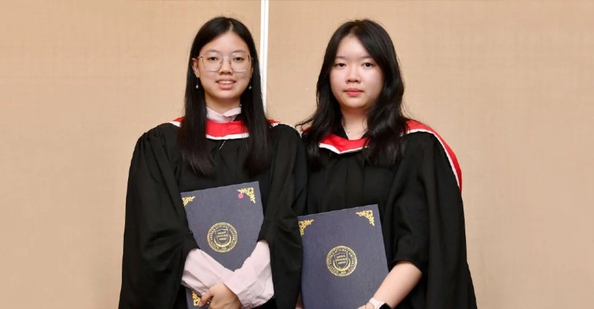 Graduan termuda peroleh ijazah