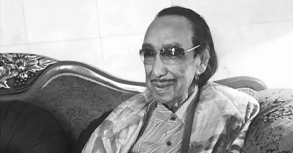 Ahmad Khan menghembuskan nafas terakhir