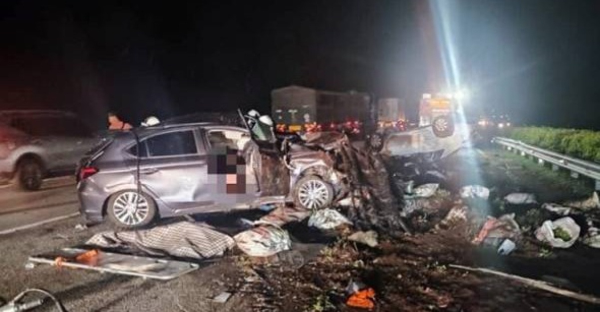 Tiga maut nahas empat kenderaan