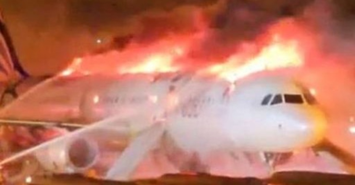 Pesawat Air Busan Terbakar