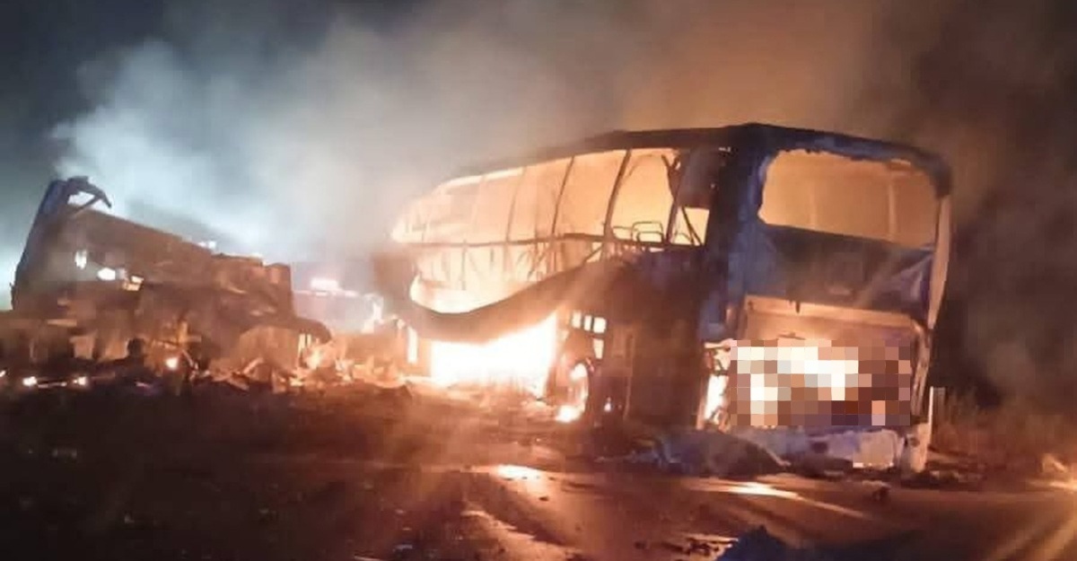 41 maut bas lori bertembung