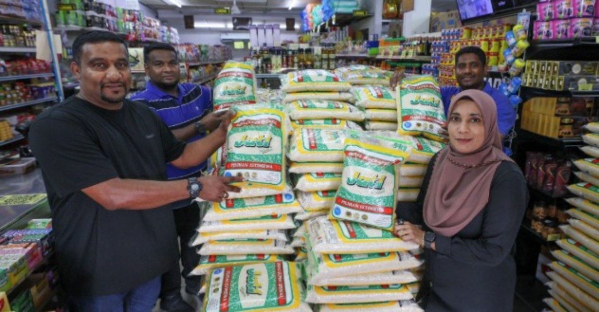pemilik kedai sumbang beras