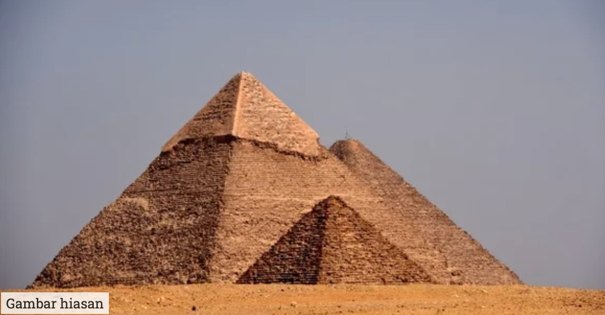 'Kota Besar' Di Bawah Piramid