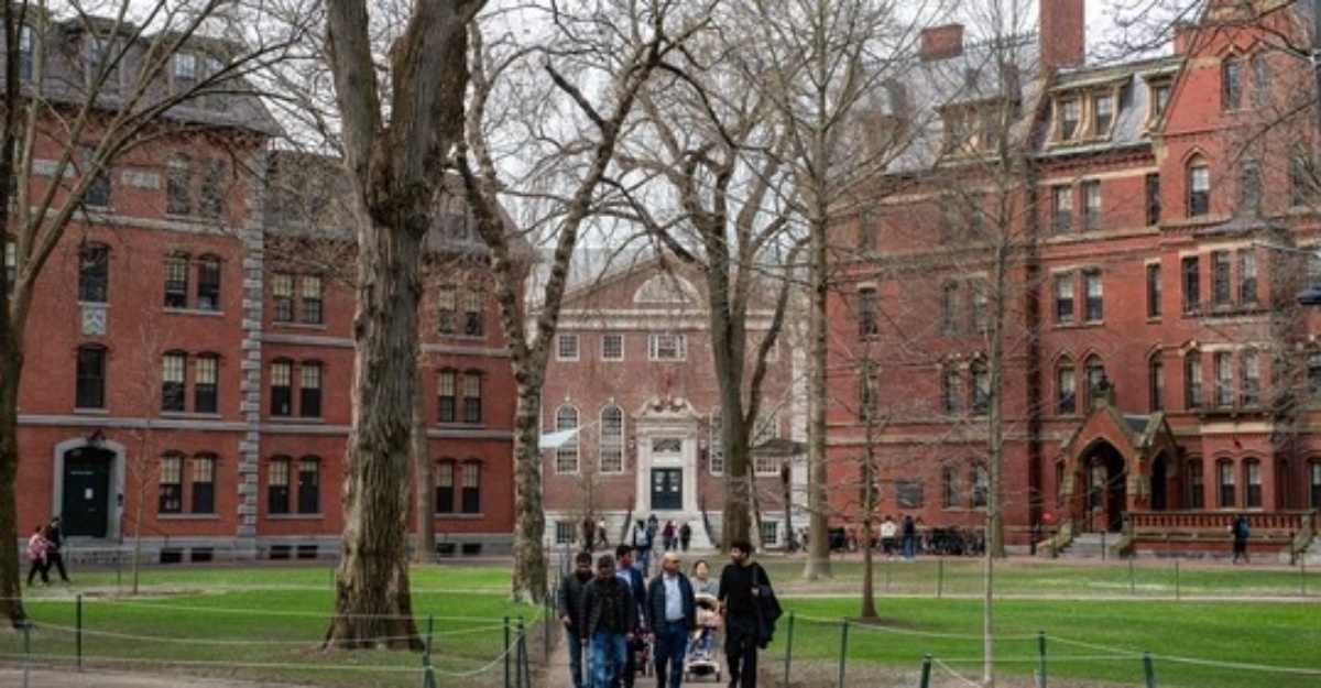 Trump batalkan harvard terima pelajar