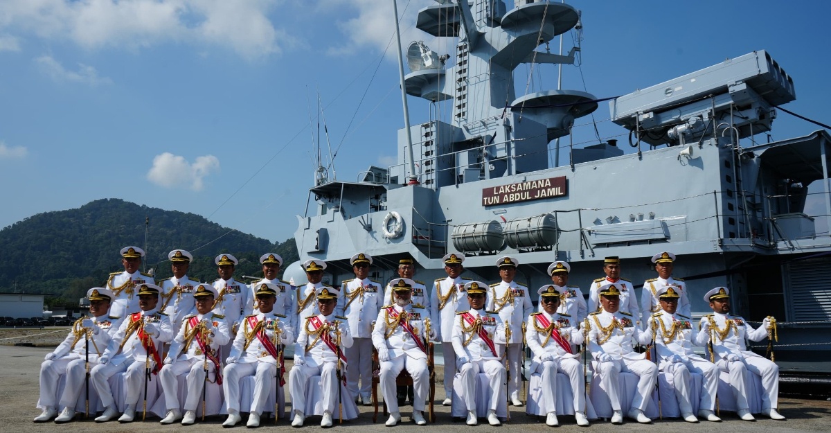 senarai kapal diraja dilucut tauliah