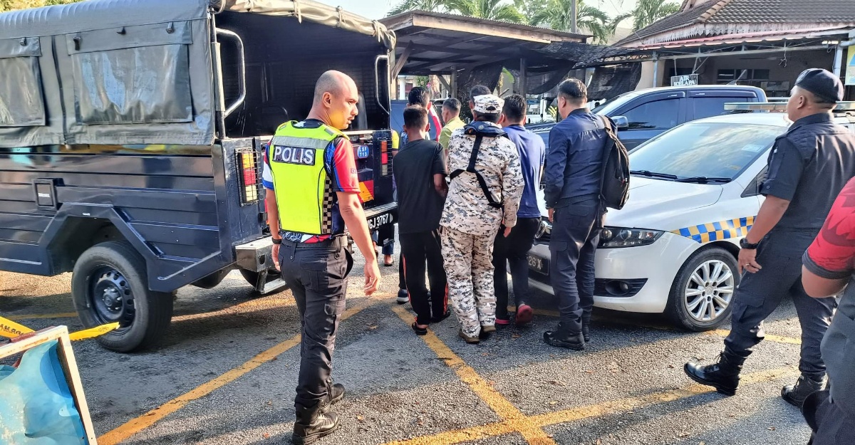 bot terbalik pulau perhentian