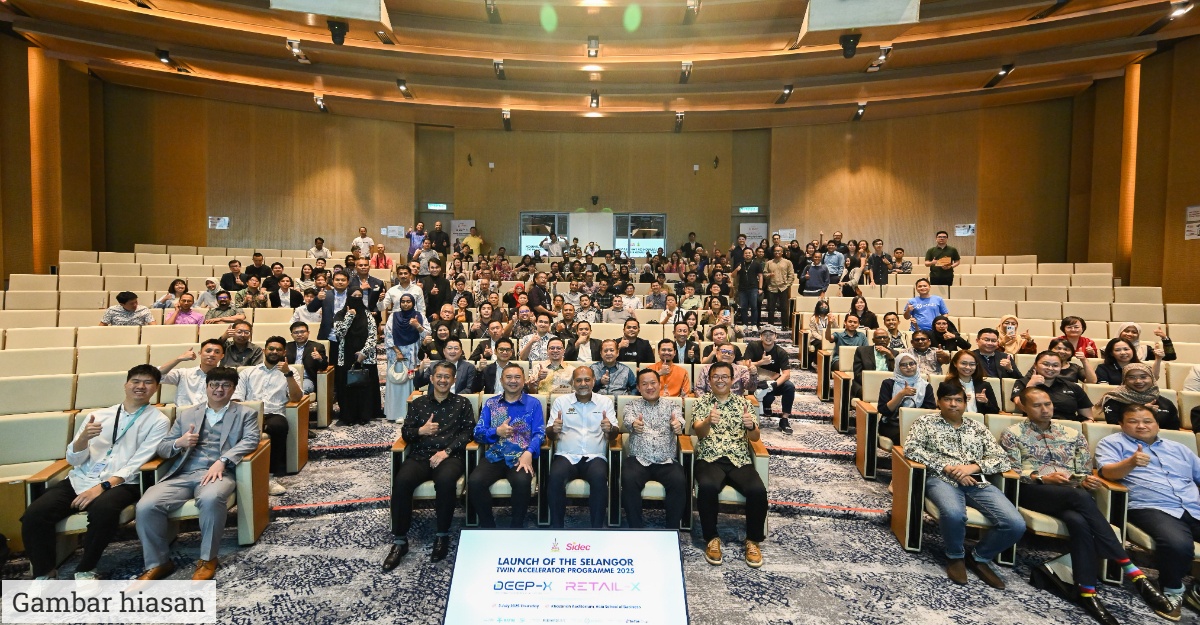 Sidec Lancar Program Pecutan Berkembar Selangor untuk Memacu Startup dan PKS Generasi Baharu di Malaysia KUALA LUMPUR, 3 Julai 2025 – Perbadanan Teknologi Maklumat dan Ekonomi Digital Selangor (Sidec) hari ini melancarkan Program Selangor Twin Accelerator 2025, inisiatif yang menyasarkan untuk membantu lebih banyak startup dan PKS tempatan berkembang dalam industri teknologi dan pasaran pengguna, bukan sahaja di Malaysia tetapi juga ke peringkat antarabangsa. Majlis pelancaran berlangsung di Asia School of Business, Kuala Lumpur dan disempurnakan oleh EXCO Pelaburan, Perdagangan dan Mobiliti Selangor, YB Ng Sze Han bersama Menteri Digital, YB Gobind Singh Deo. Program ini merangkumi dua laluan utama iaitu Selangor Deep Tech Xccelerator (Deep-X) yang memberi fokus kepada startup berasaskan teknologi mendalam seperti AI, agritech, biotech dan teknologi hijau, manakala Selangor Retail Tech Xccelerator (Retail-X) memberi fokus kepada PKS berorientasikan pengguna termasuk sektor fesyen, makanan & minuman, kecantikan, kesihatan dan gaya hidup. Ketua Pegawai Eksekutif Sidec, Yong Kai Ping berkata program ini bukan sekadar mempercepatkan pertumbuhan syarikat, tetapi membina ekosistem lengkap yang menyokong pengasas dari peringkat awal sehingga mereka bersedia untuk memasuki pasaran global. Menurut beliau, peserta akan mendapat bimbingan industri, akses kepada pelabur, peluang kerjasama strategik serta pendedahan di platform berskala besar seperti Konvensyen Bandar Pintar dan Ekonomi Digital Selangor (SDEC) 2025. Deep-X menawarkan tempoh bimbingan selama 12 minggu dengan nilai program melebihi RM300,000, serta peluang untuk menyertai misi antarabangsa ke Plug & Play di Silicon Valley bagi membolehkan peserta membentangkan idea kepada pelabur global dan membina rangkaian dengan ekosistem teknologi dunia. Permohonan untuk Deep-X dibuka sehingga 20 Julai 2025. Bagi Retail-X, program ini membantu PKS menggunakan teknologi seperti pemasaran berasaskan AI dan pengurusan inventori pintar untuk memperkukuh jualan dan strategi omnichannel mereka. Pemenang Retail-X akan menerima ganjaran tunai dan faedah bernilai RM50,000 serta misi inovasi ke ibu pejabat ByteDance untuk melihat secara dekat teknologi e-dagang TikTok Shop. Permohonan untuk Retail-X akan ditutup pada 13 Julai 2025. Program Pecutan Berkembar Selangor ini turut disokong oleh rakan strategik termasuk AFFIN, TikTok Shop, AEON, Shopline, Cradle, Xendit, DHL dan BytePlus. Malah, lebih 15 institusi kewangan termasuk firma modal teroka dan platform pembiayaan alternatif turut terlibat untuk membantu startup dan PKS mendapatkan pembiayaan dan sokongan modal sepanjang program. Pelancaran program ini juga bertepatan dengan ulang tahun ke-10 Sidec dalam usaha memperkukuh ekosistem digital negeri. Sejak ditubuhkan, Sidec telah menyokong lebih 320 startup dengan nilai pengumpulan dana melebihi RM200 juta, selain membawa pengasas tempatan ke pasaran serantau dan antarabangsa melalui misi antarabangsa mereka. Yong berkata usaha ini adalah sebahagian daripada rancangan jangka panjang Sidec untuk membimbing sekurang-kurangnya 500 startup menjelang 2030, sejajar dengan agenda transformasi ekonomi digital negeri Selangor dan Malaysia secara keseluruhan. Untuk maklumat lanjut mengenai program ini, sila layari www.sidec.com.my.