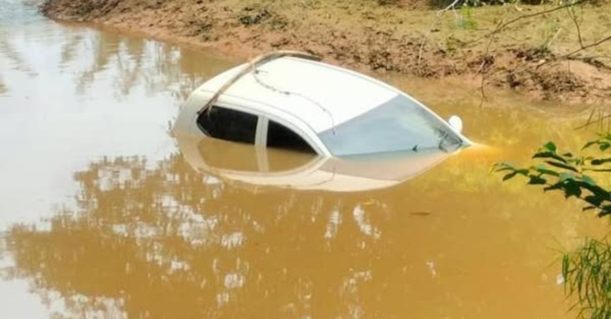 Lelaki Hilang Kereta Terjunam Sungai