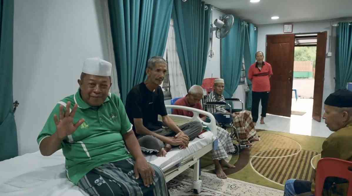 Women Sharing Welfare Houses