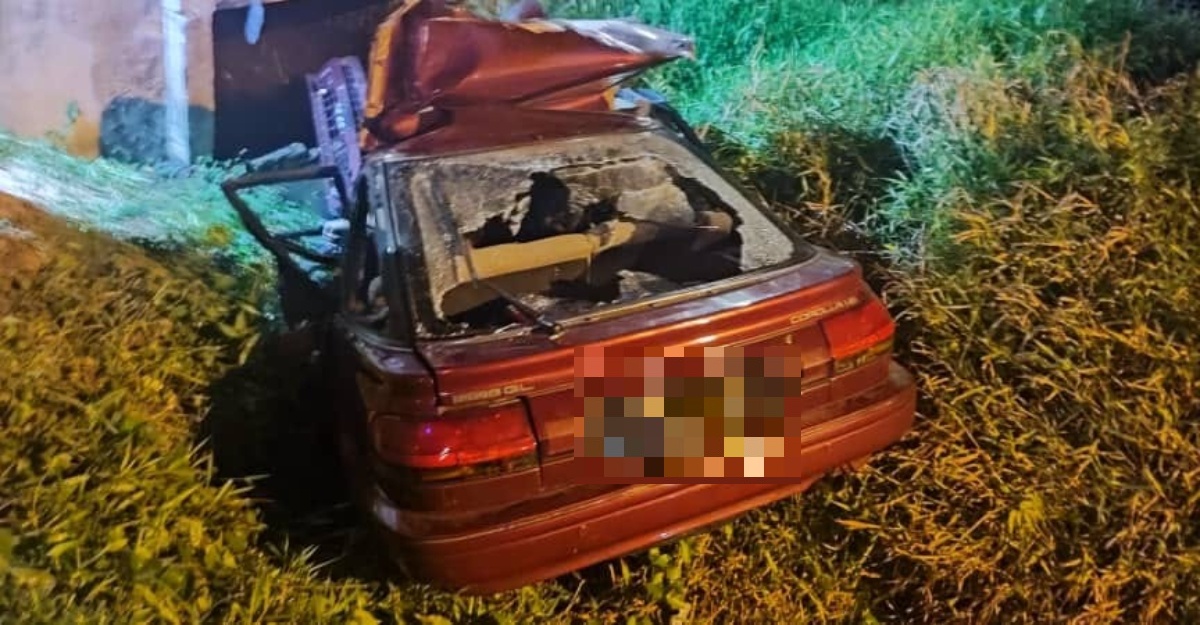 tiga maut kereta terbabas parit