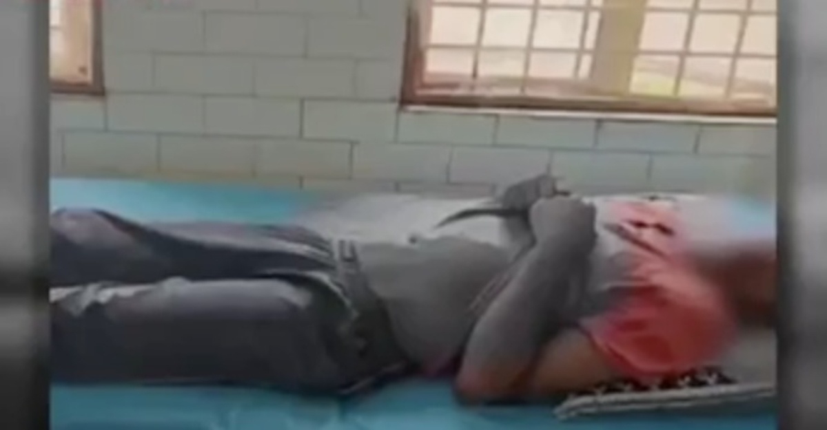 Pelajar Asrama Ditekap Seterika
