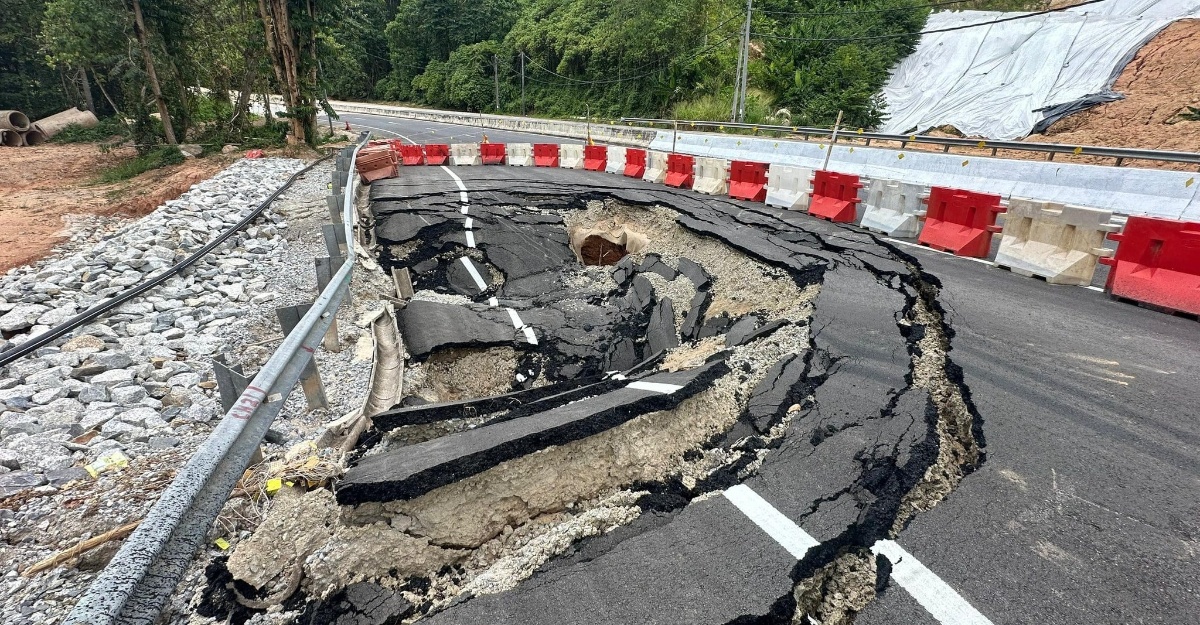 lubang benam gua musang
