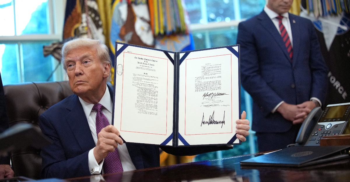 Trump Tandatangan Jabatan perang