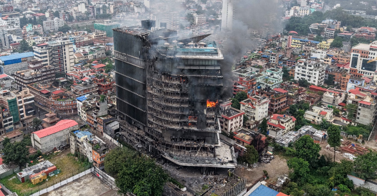 hotel hilton nepal dibakar
