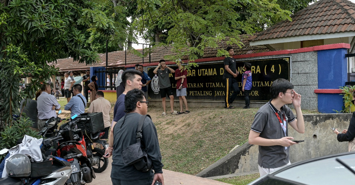 Pelajar Maut Ditikam: Ibu Bapa Mohon Tindakan Pihak Sekolah Elak Kejadian Berulang PETALING JAYA, 14 Okt (Bernama) -- Kejadian pelajar perempuan maut ditikam