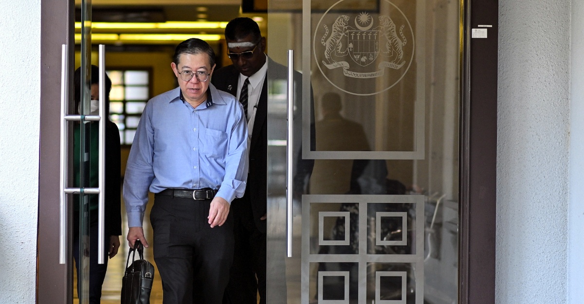 lim guan eng pasport kekal