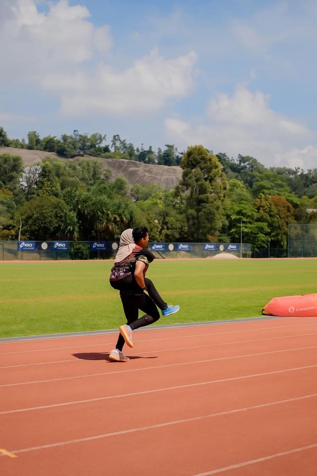 minta sunting gambar lari solo