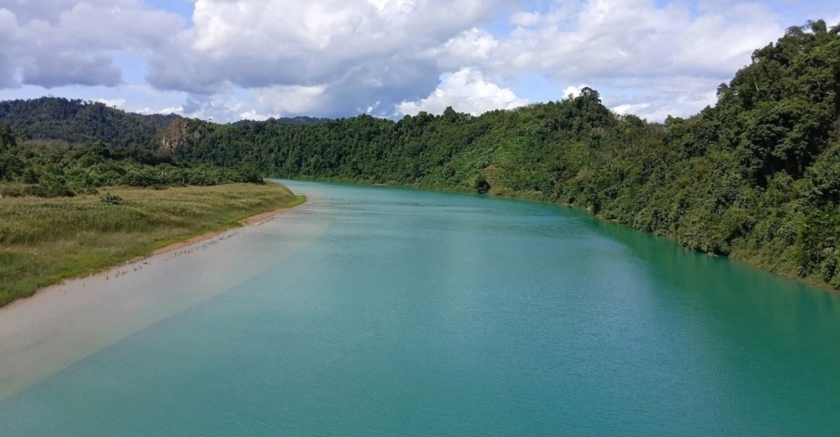 Air Sungai Bertukar Biru