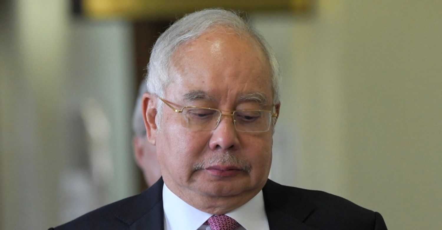 mahkamah tolak tahanan rumah najib